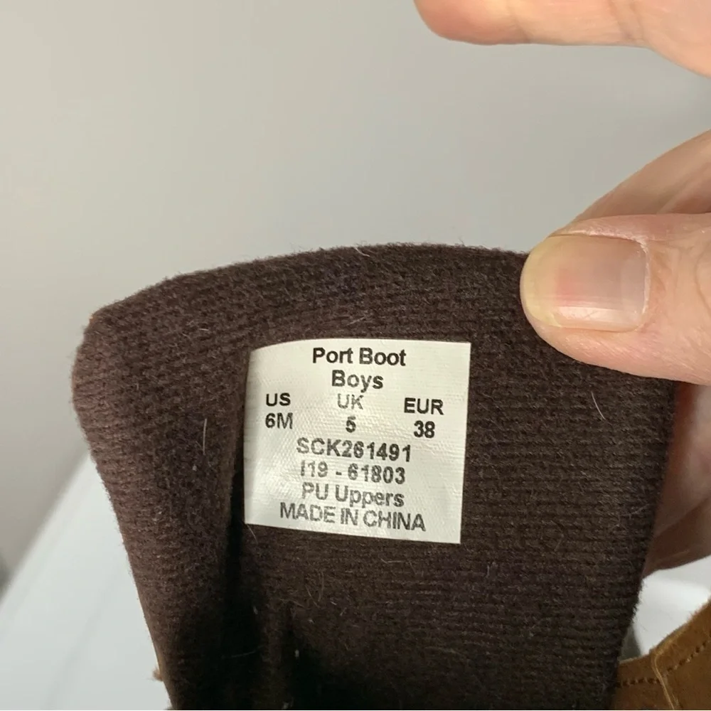 Sperry boys Port Boot‎ in brown laces missing. Size 6